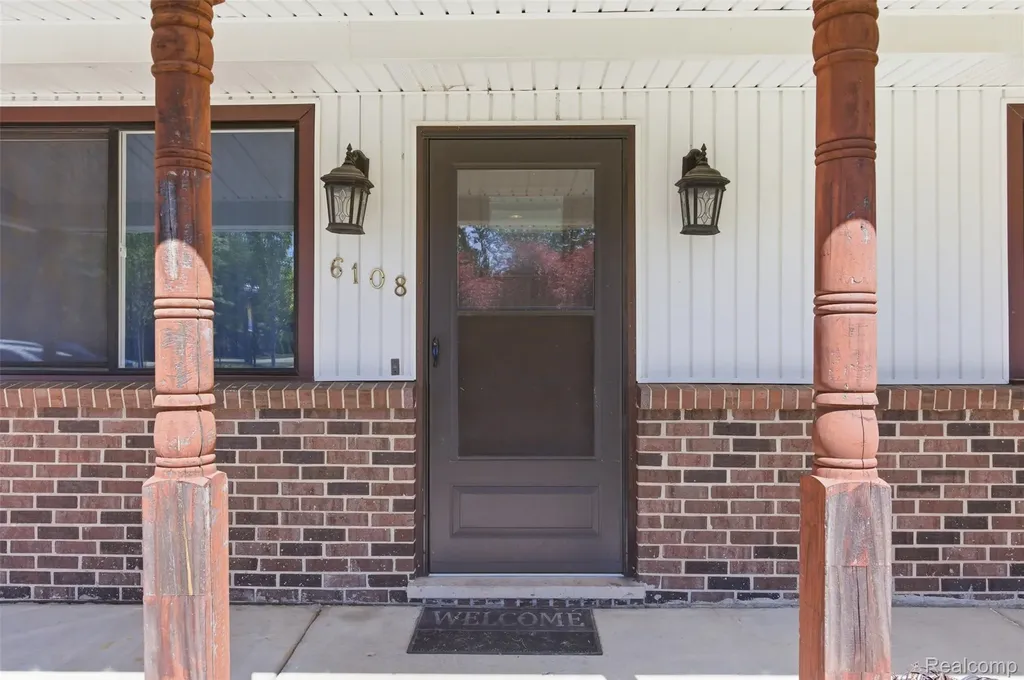 6108 N Carlson Street Westland City MI 48185