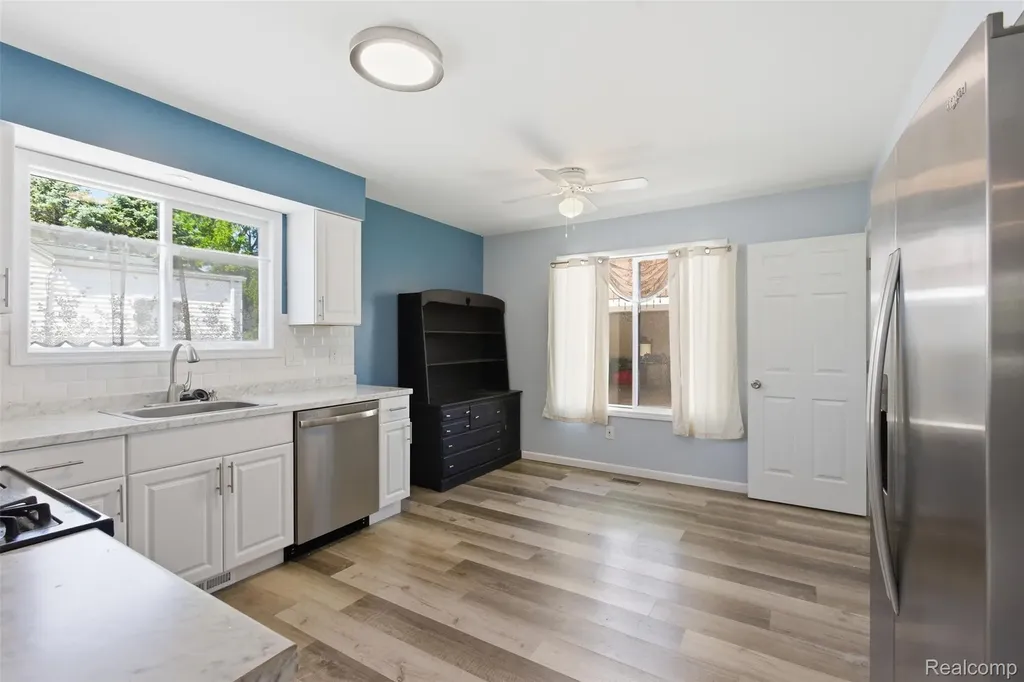 6108 N Carlson Street Westland City MI 48185