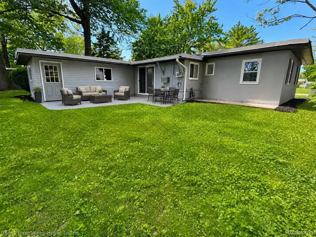 2914 Sturges Street Port Huron City MI 48060