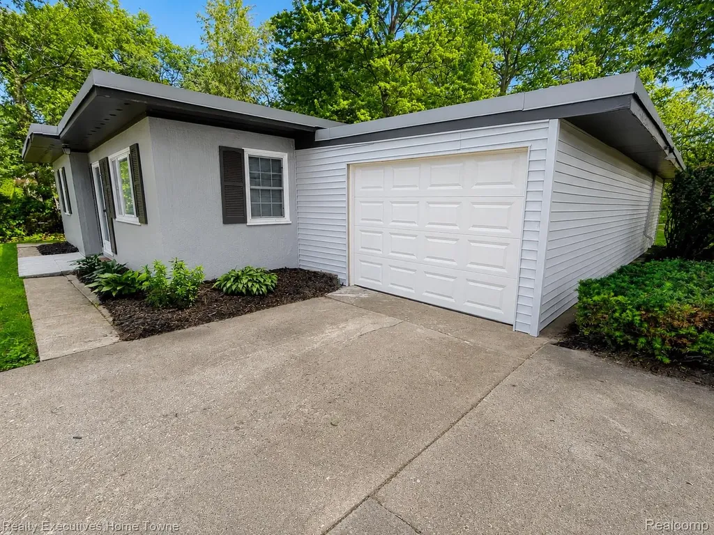 2914 Sturges Street Port Huron City MI 48060