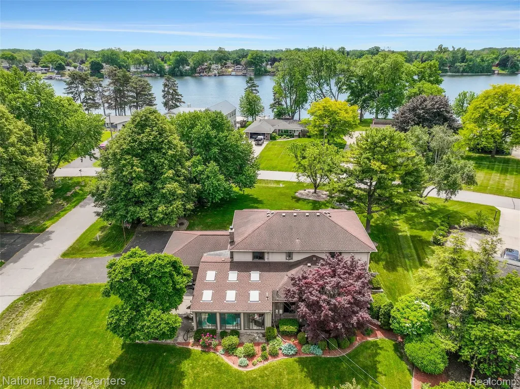 45420 Harmony Lane Van Buren Charter Township MI 48111