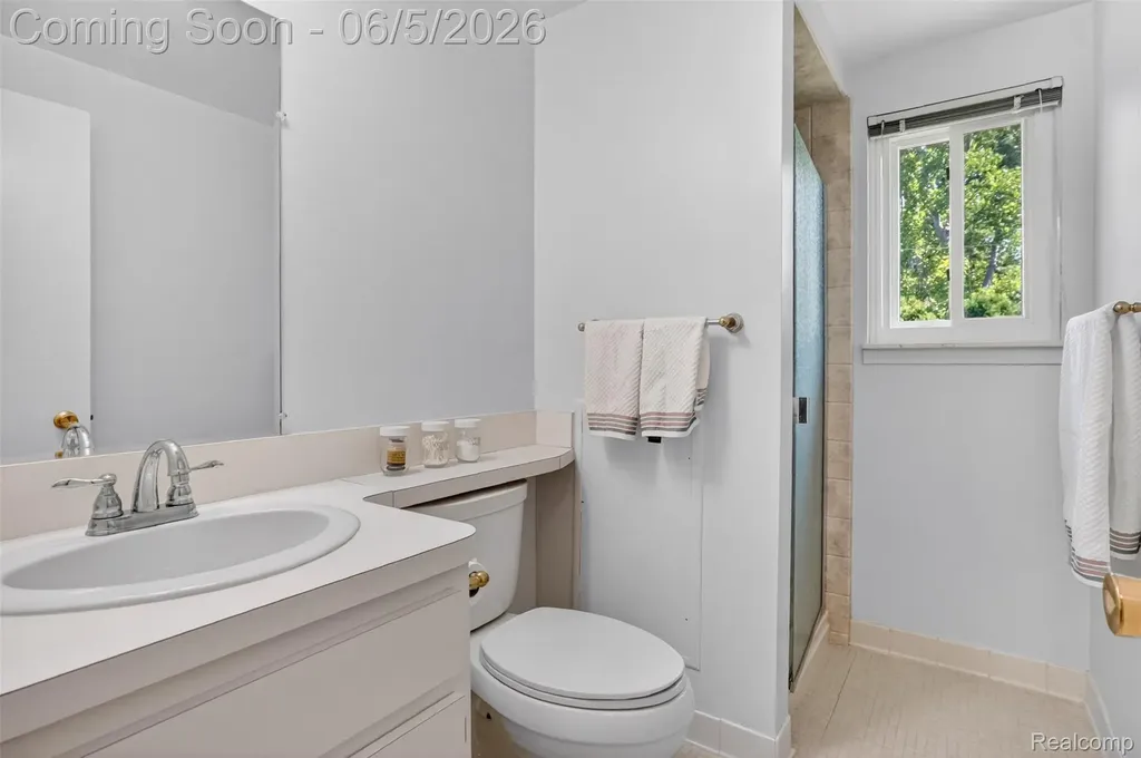 87 Duncan Drive Troy City MI 48098