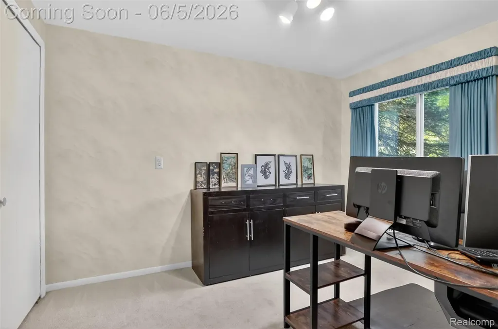 87 Duncan Drive Troy City MI 48098