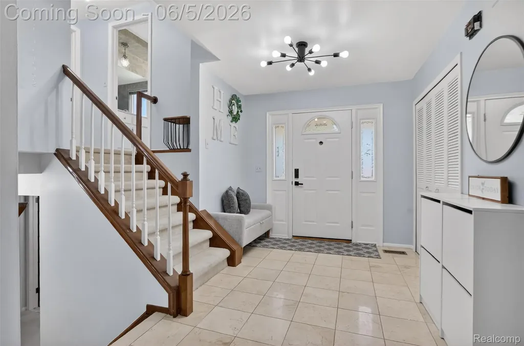 87 Duncan Drive Troy City MI 48098