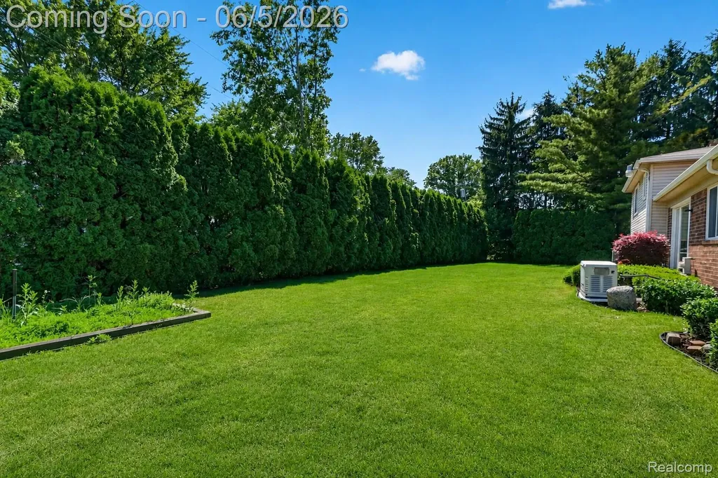 87 Duncan Drive Troy City MI 48098