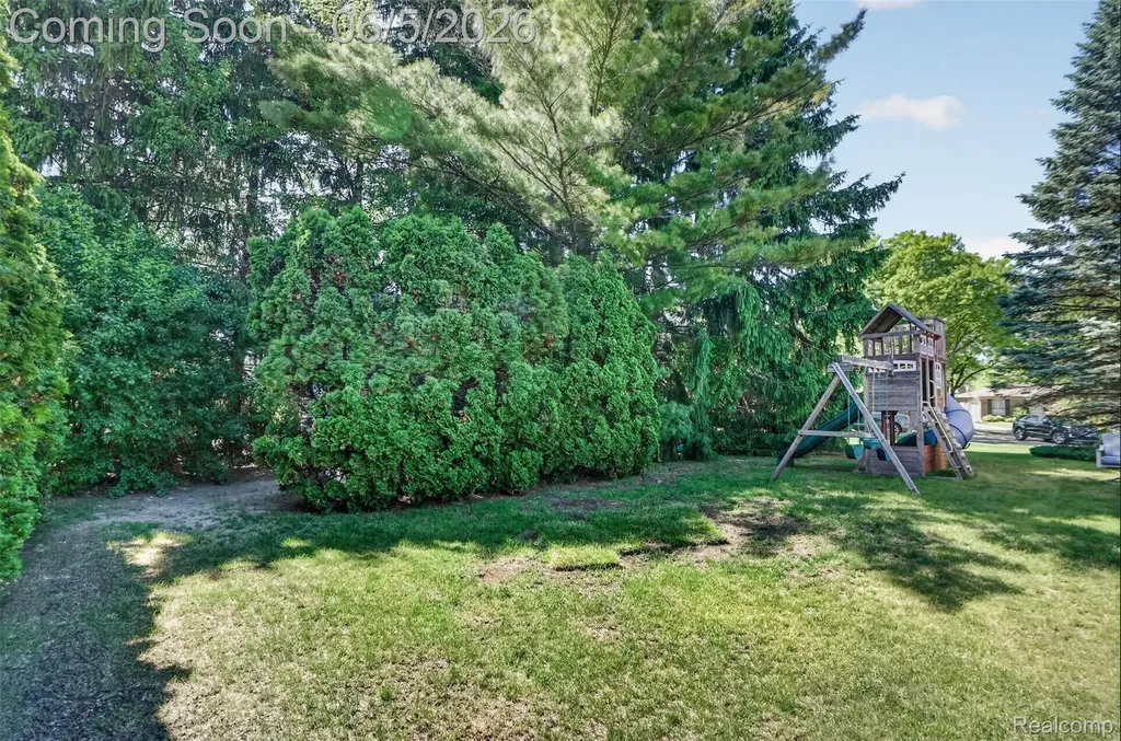 87 Duncan Drive Troy City MI 48098