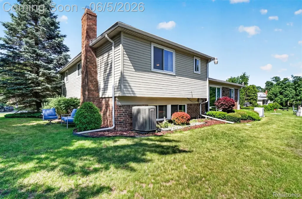 87 Duncan Drive Troy City MI 48098