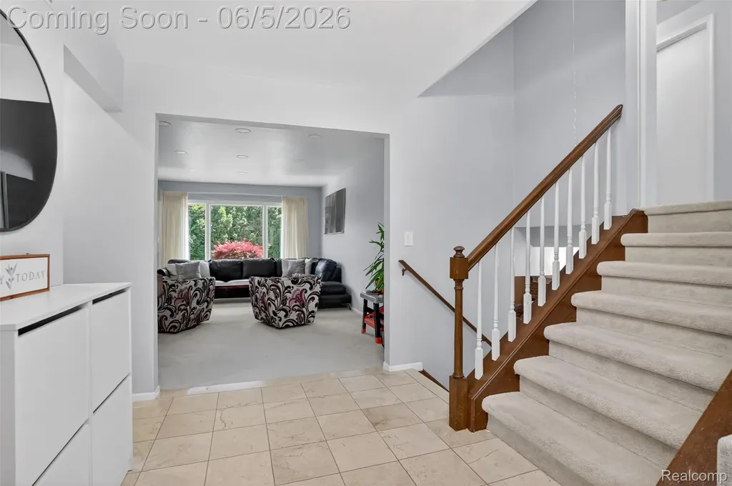 87 Duncan Drive Troy City MI 48098