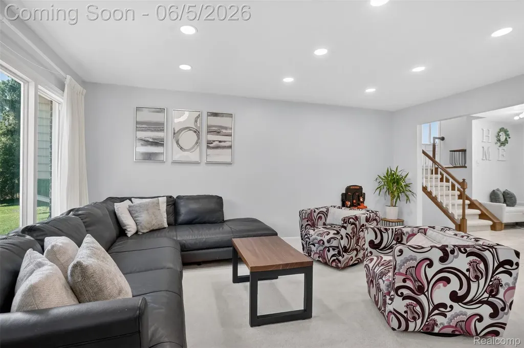 87 Duncan Drive Troy City MI 48098