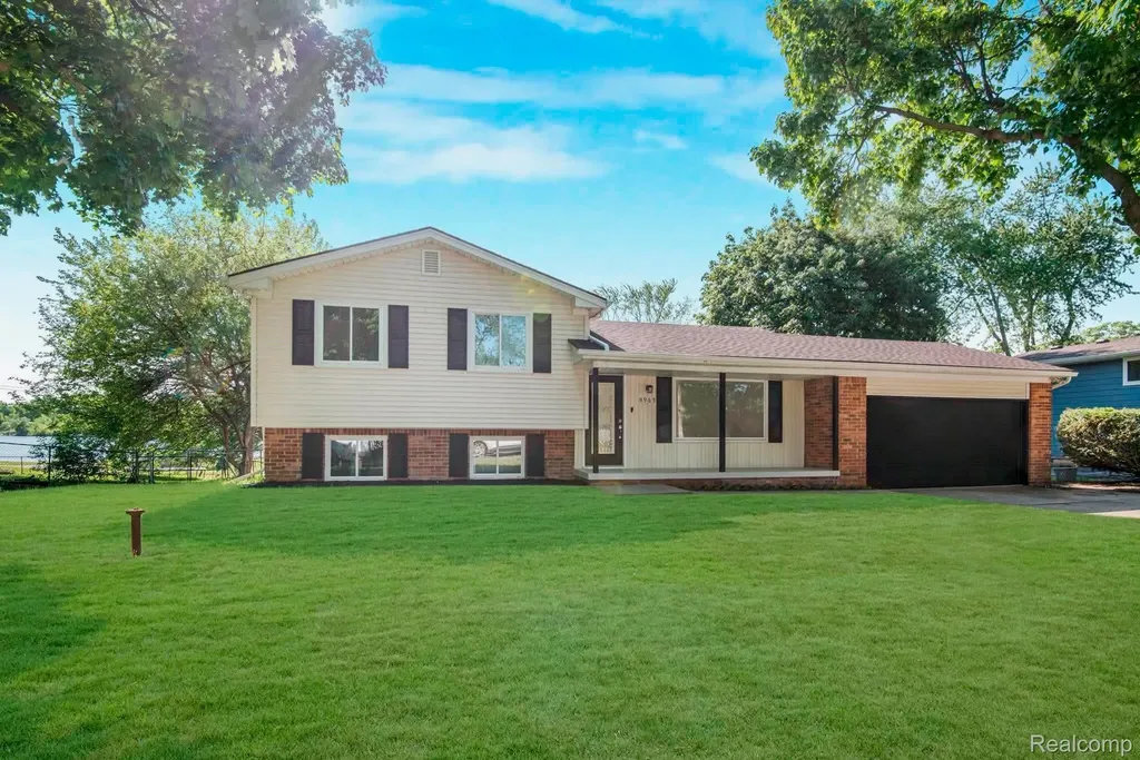 8965 Van Gordon Avenue White Lake Charter Township MI 48386