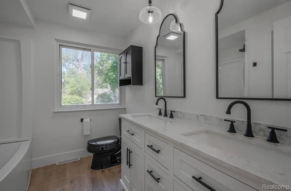 8965 Van Gordon Avenue White Lake Charter Township MI 48386