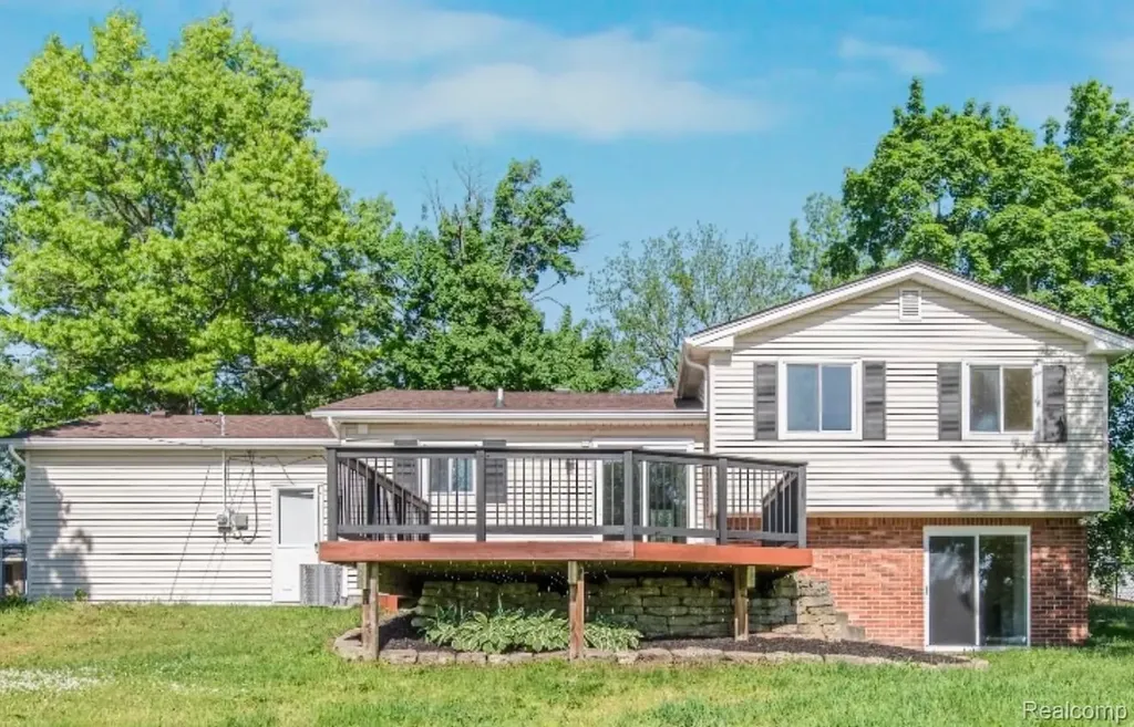 8965 Van Gordon Avenue White Lake Charter Township MI 48386
