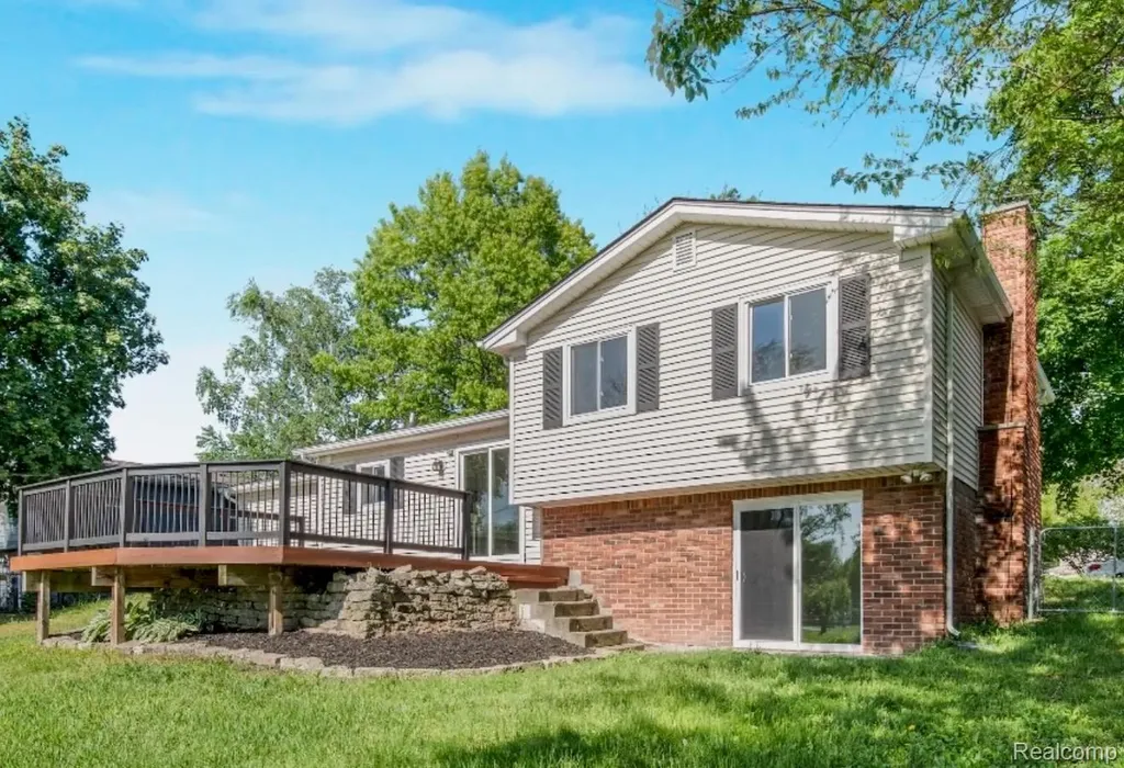 8965 Van Gordon Avenue White Lake Charter Township MI 48386