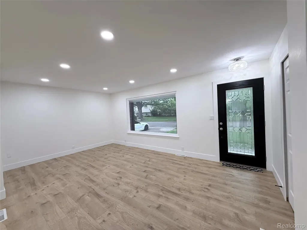 8965 Van Gordon Avenue White Lake Charter Township MI 48386