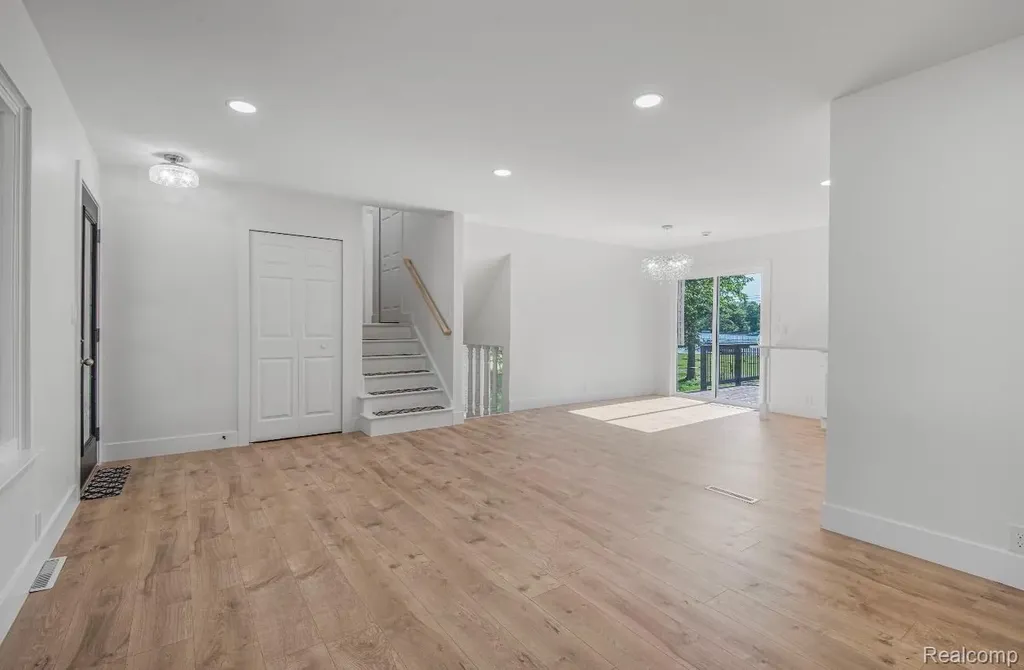 8965 Van Gordon Avenue White Lake Charter Township MI 48386