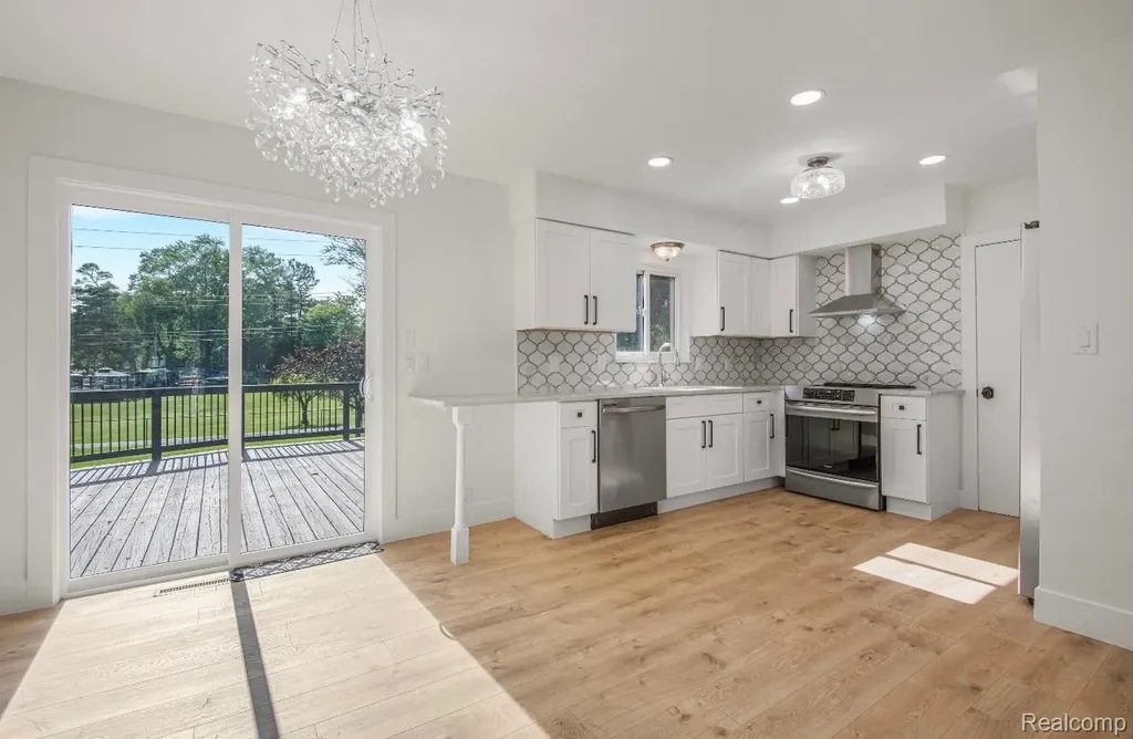 8965 Van Gordon Avenue White Lake Charter Township MI 48386