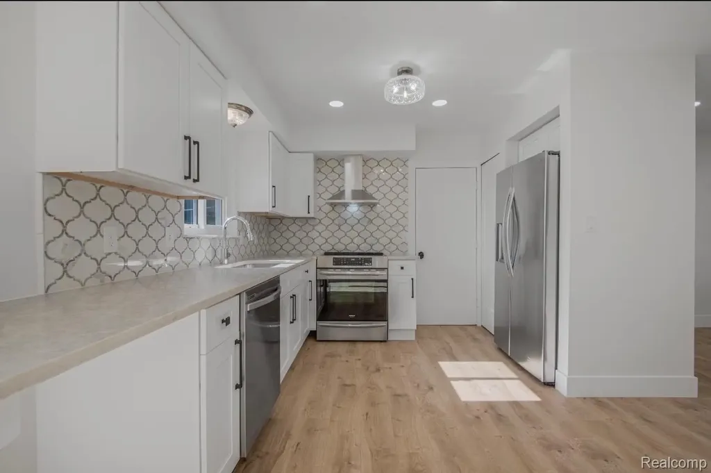 8965 Van Gordon Avenue White Lake Charter Township MI 48386
