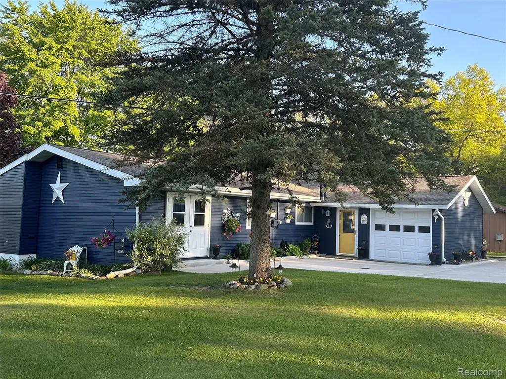 3301 W Huckleberry Trail Surrey Township MI 48622