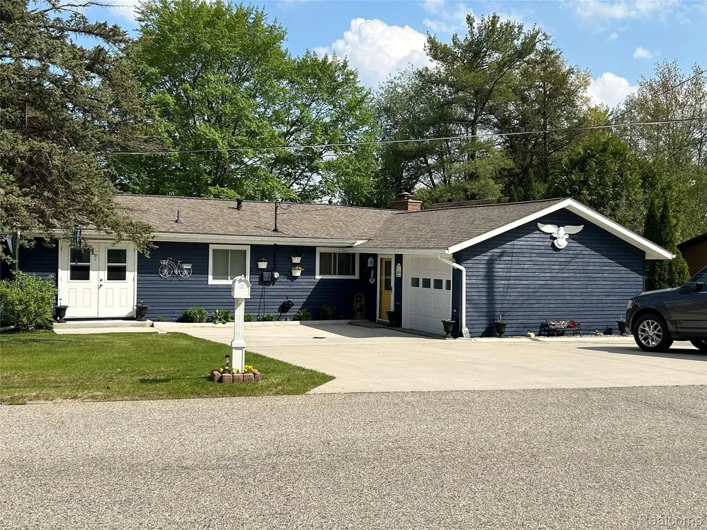 3301 W Huckleberry Trail Surrey Township MI 48622