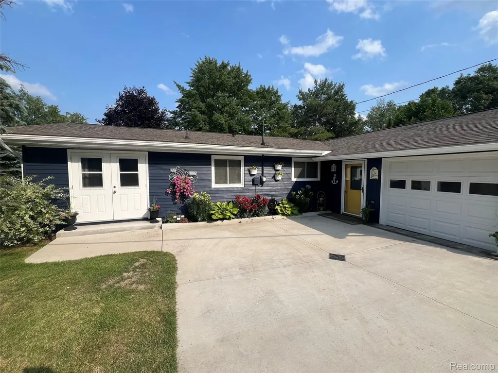 3301 W Huckleberry Trail Surrey Township MI 48622