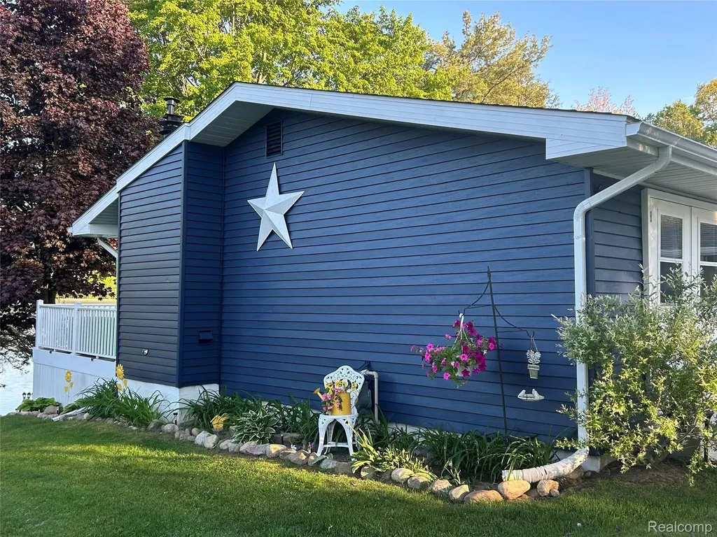 3301 W Huckleberry Trail Surrey Township MI 48622