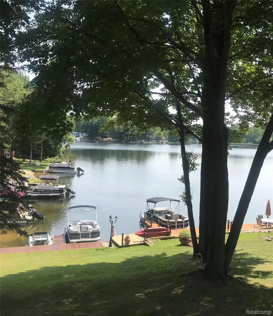3301 W Huckleberry Trail Surrey Township MI 48622
