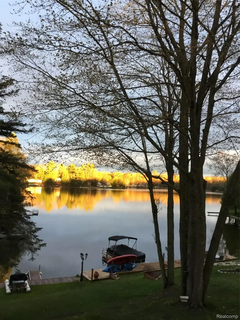 3301 W Huckleberry Trail Surrey Township MI 48622