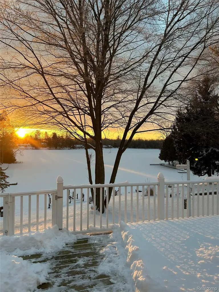 3301 W Huckleberry Trail Surrey Township MI 48622