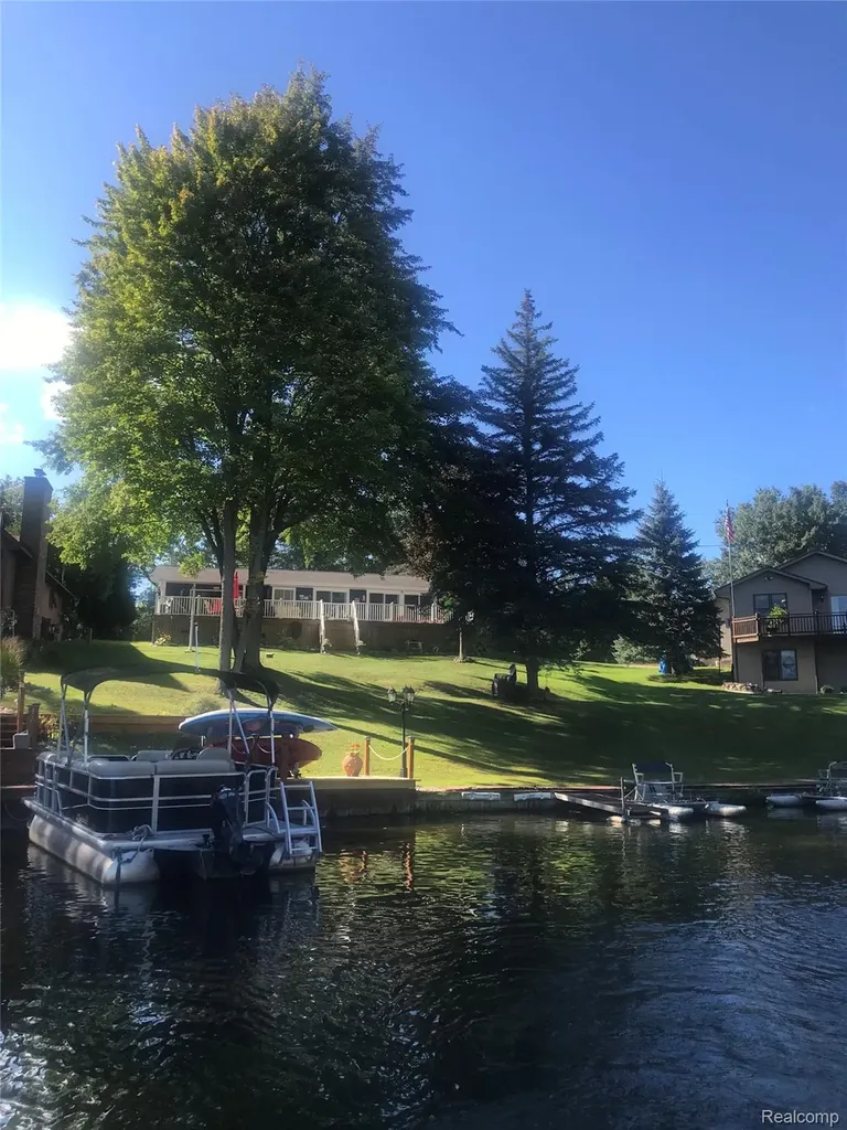 3301 W Huckleberry Trail Surrey Township MI 48622
