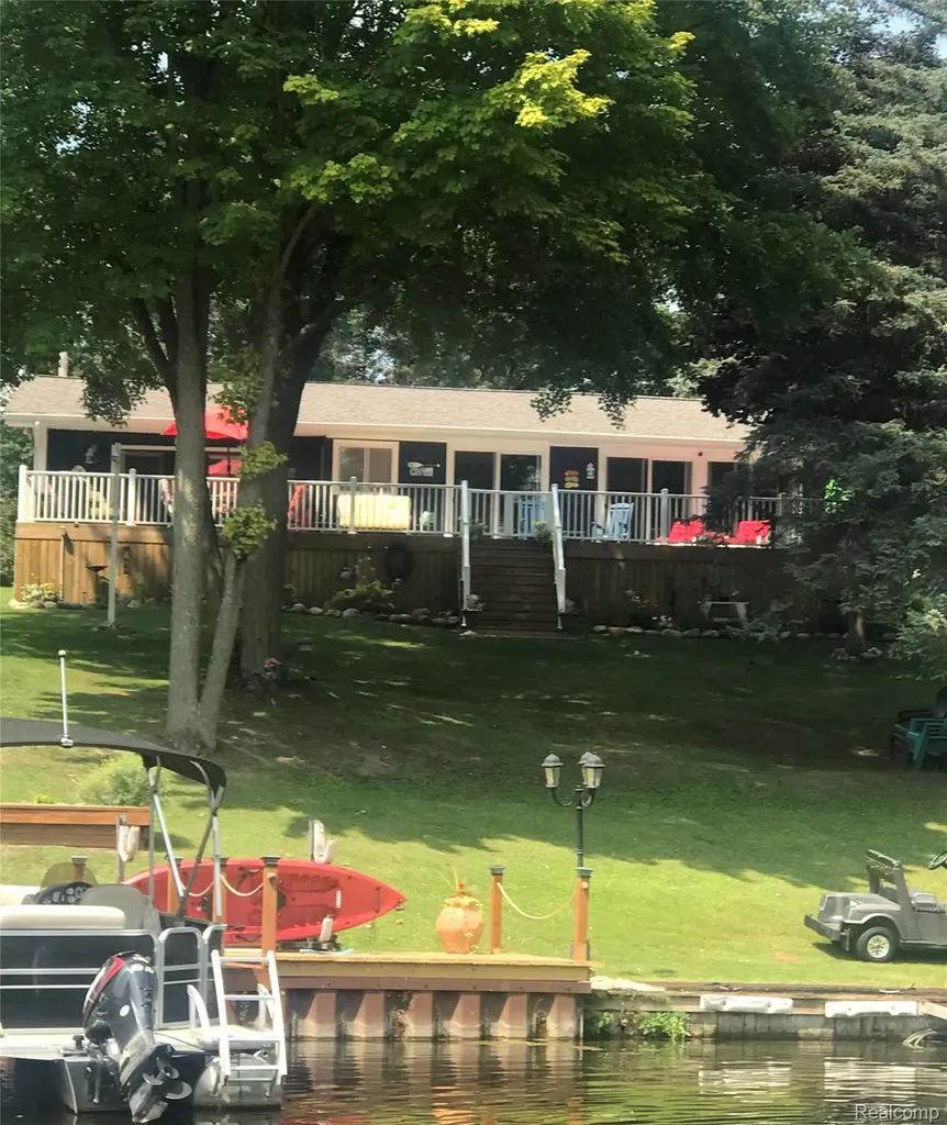 3301 W Huckleberry Trail Surrey Township MI 48622