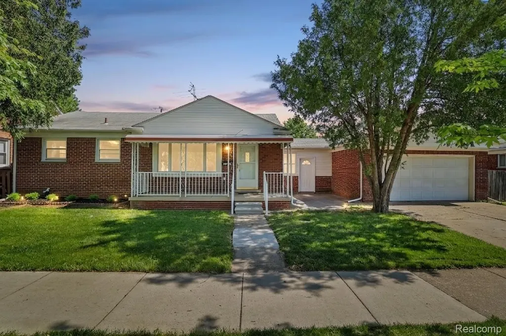 1848 Philomene Boulevard Lincoln Park City MI 48146