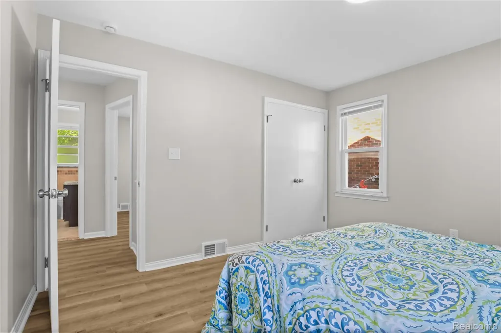 1848 Philomene Boulevard Lincoln Park City MI 48146