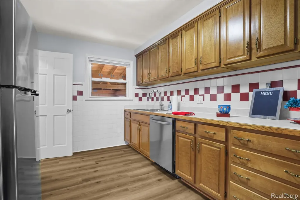 1848 Philomene Boulevard Lincoln Park City MI 48146