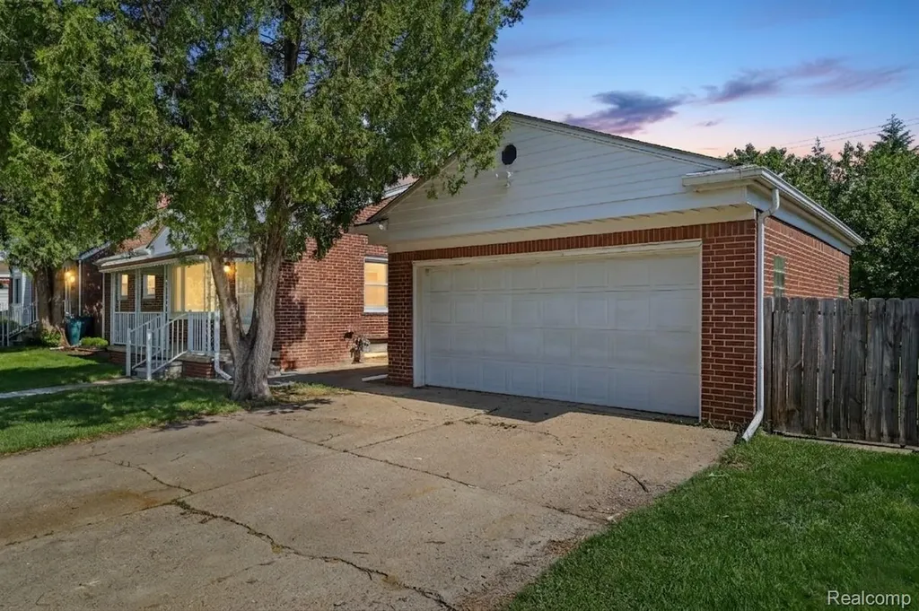 1848 Philomene Boulevard Lincoln Park City MI 48146