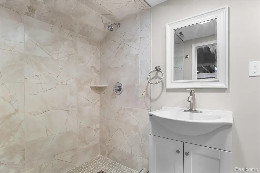 1848 Philomene Boulevard Lincoln Park City MI 48146