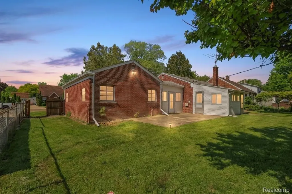 1848 Philomene Boulevard Lincoln Park City MI 48146