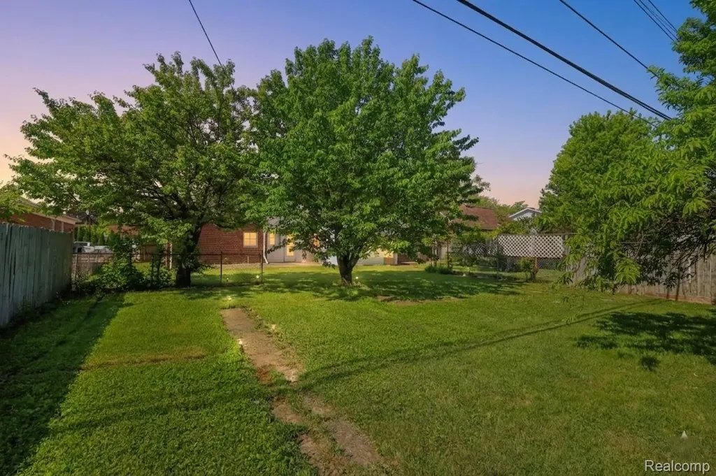 1848 Philomene Boulevard Lincoln Park City MI 48146