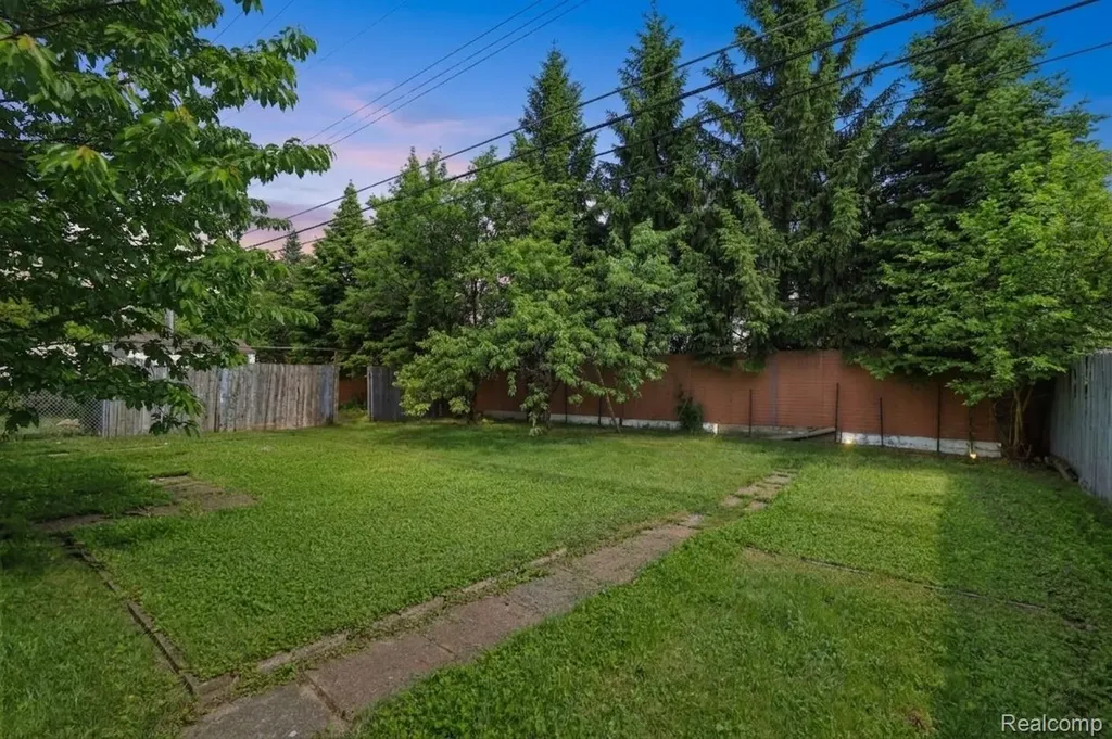 1848 Philomene Boulevard Lincoln Park City MI 48146