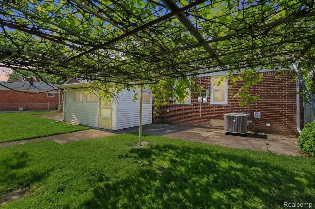 1848 Philomene Boulevard Lincoln Park City MI 48146