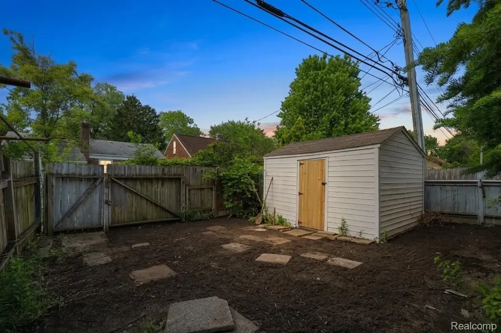 1848 Philomene Boulevard Lincoln Park City MI 48146