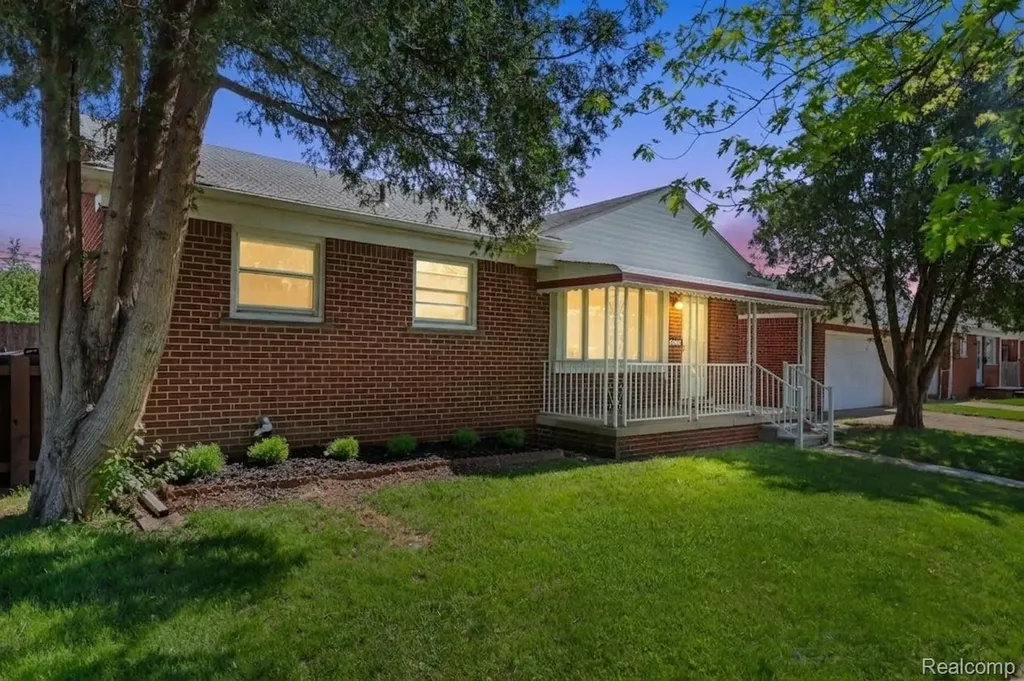 1848 Philomene Boulevard Lincoln Park City MI 48146
