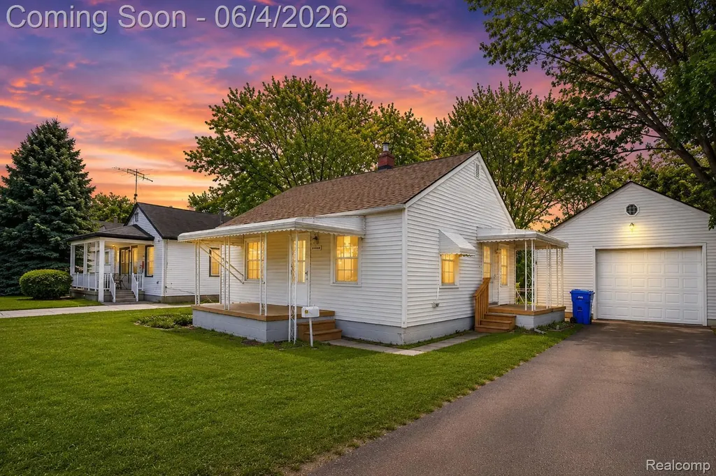 24895 Marigold Avenue Warren City MI 48089