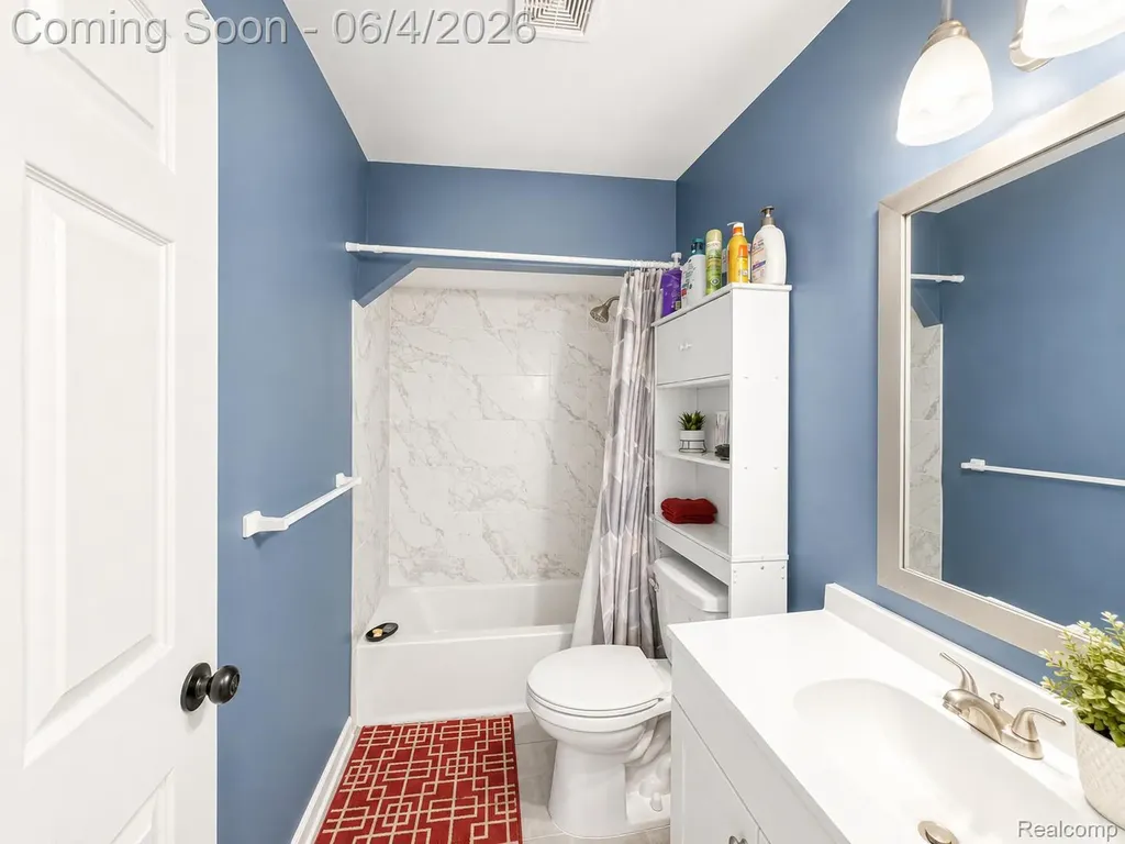 24895 Marigold Avenue Warren City MI 48089