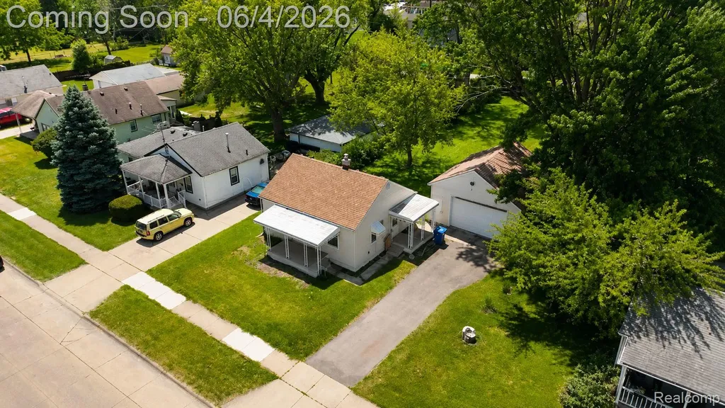 24895 Marigold Avenue Warren City MI 48089
