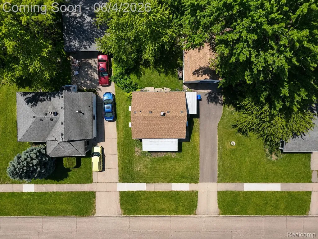 24895 Marigold Avenue Warren City MI 48089