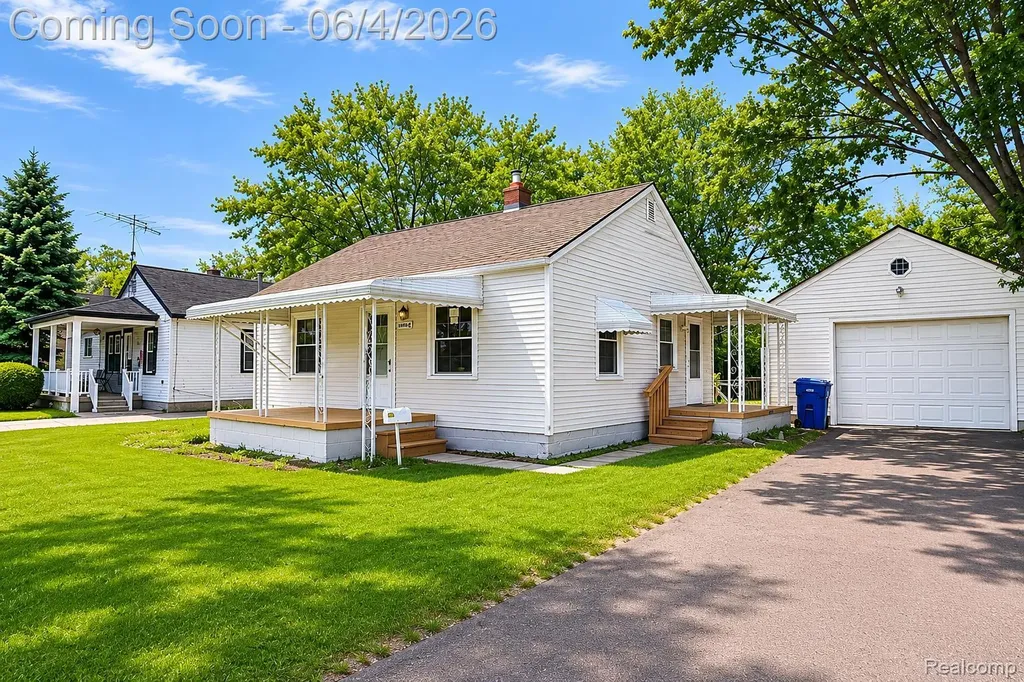 24895 Marigold Avenue Warren City MI 48089