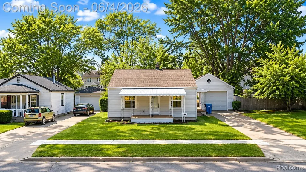 24895 Marigold Avenue Warren City MI 48089
