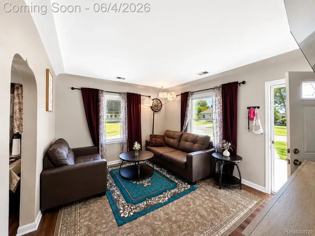 24895 Marigold Avenue Warren City MI 48089