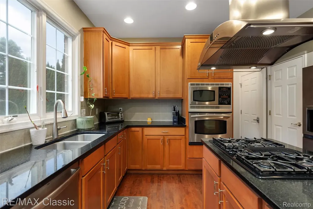 25051 Samoset Court Novi City MI 48374