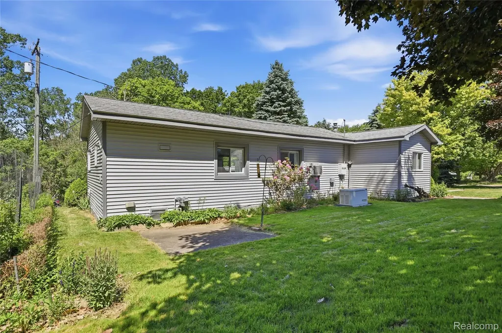 3700 Sylvester Drive Dryden Township MI 48428